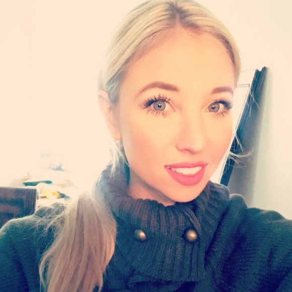 Meet your Posher, Caris - Picture 1 of 1